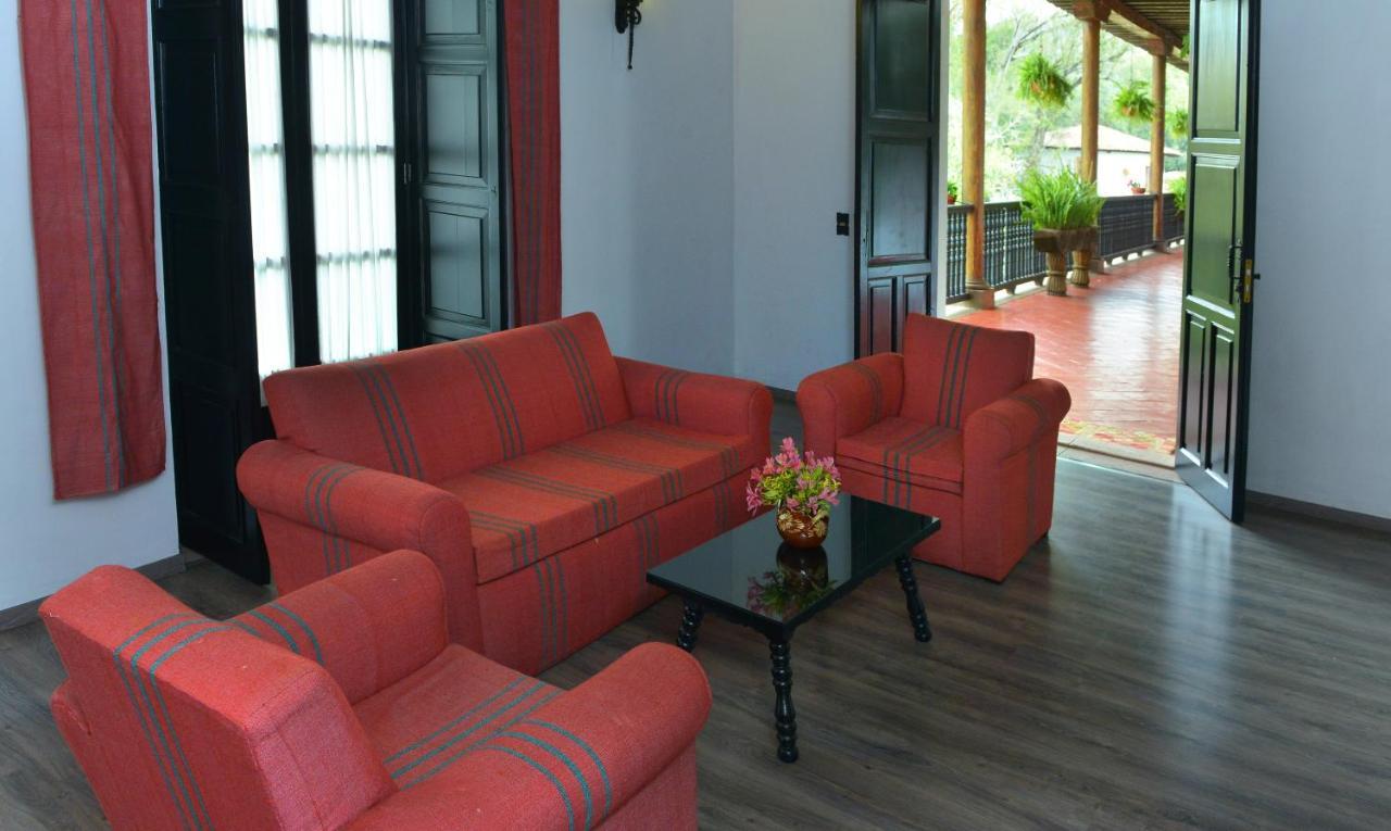 Best Western Plus Posada De Don Vasco Patzcuaro Exterior photo The lobby of the hotel
