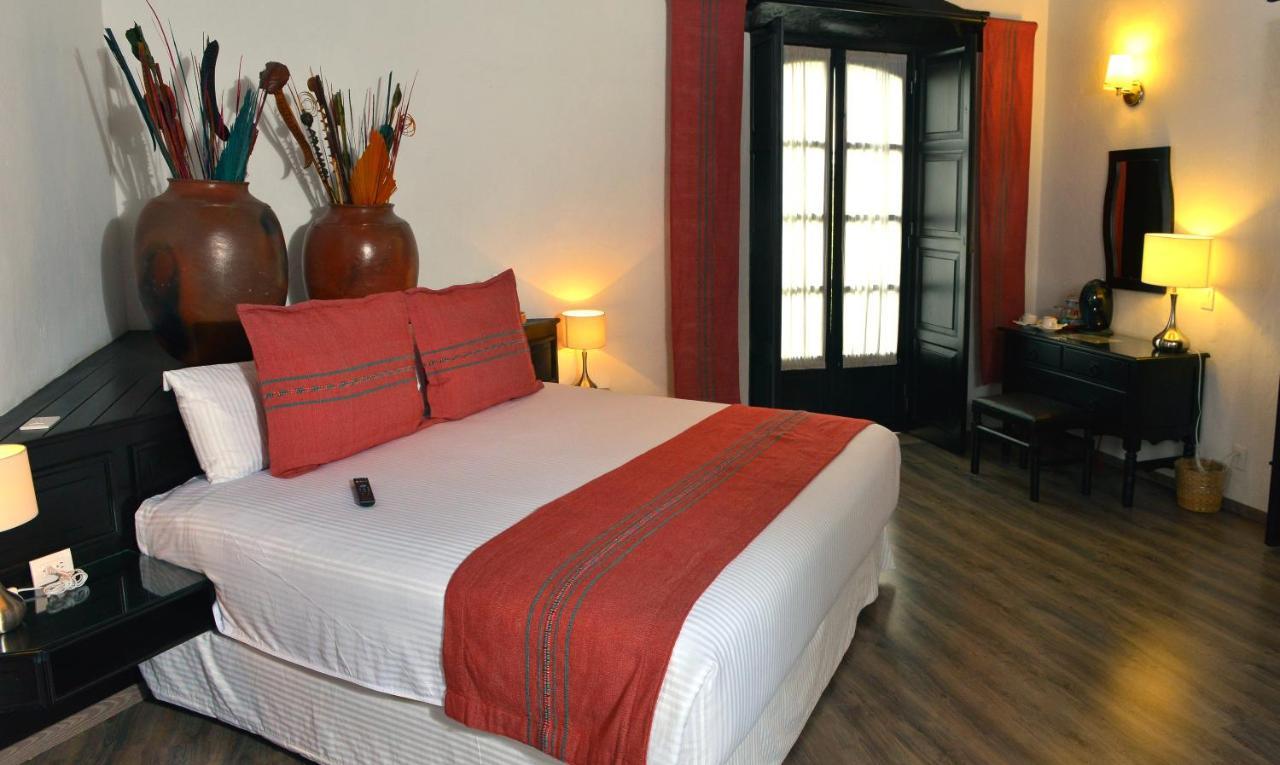Best Western Plus Posada De Don Vasco Patzcuaro Exterior photo A room at the hotel