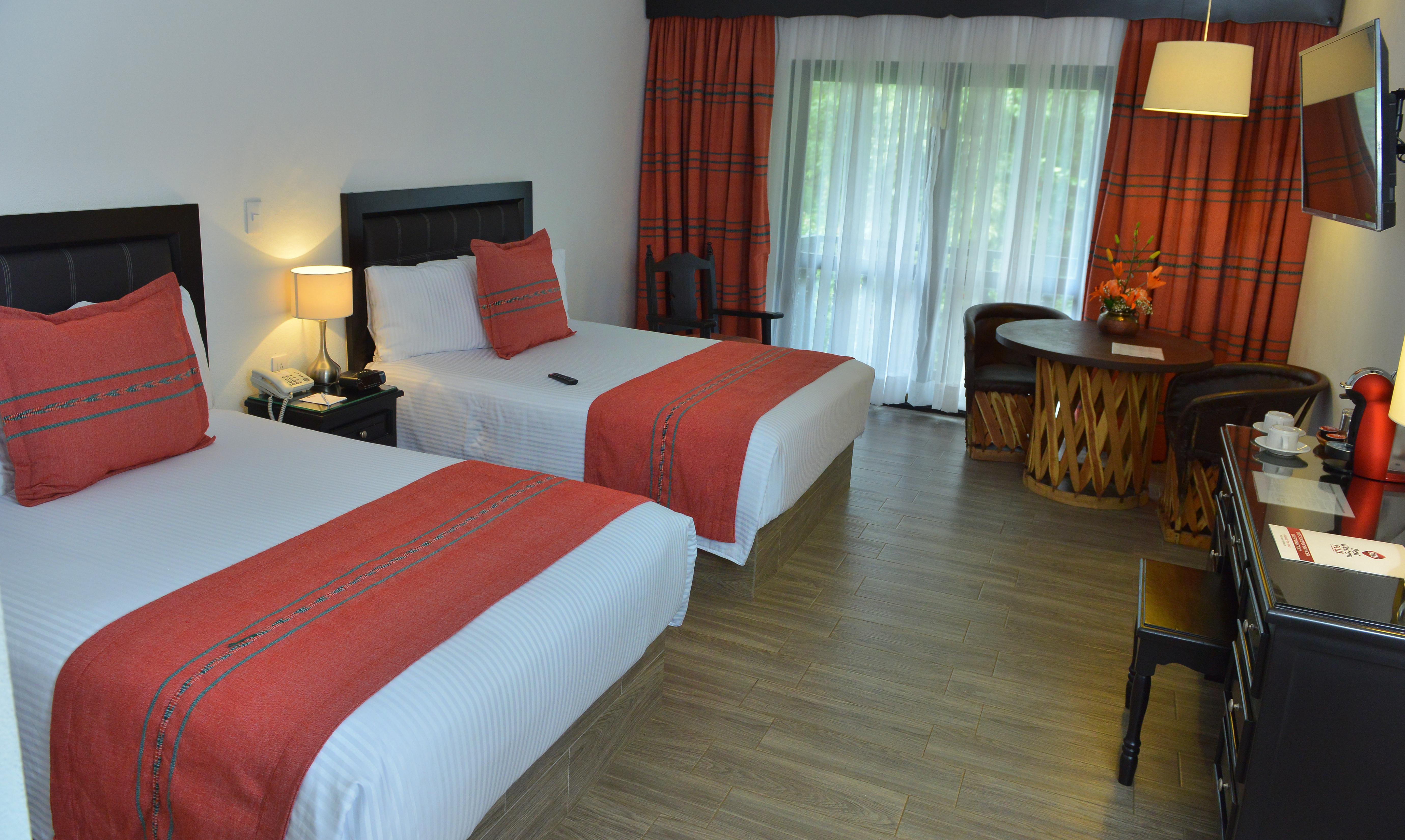 Best Western Plus Posada De Don Vasco Patzcuaro Exterior photo A room at the hotel