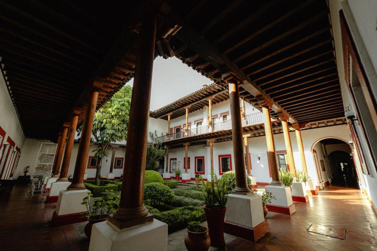 Best Western Plus Posada De Don Vasco Patzcuaro Exterior photo Interior of the house