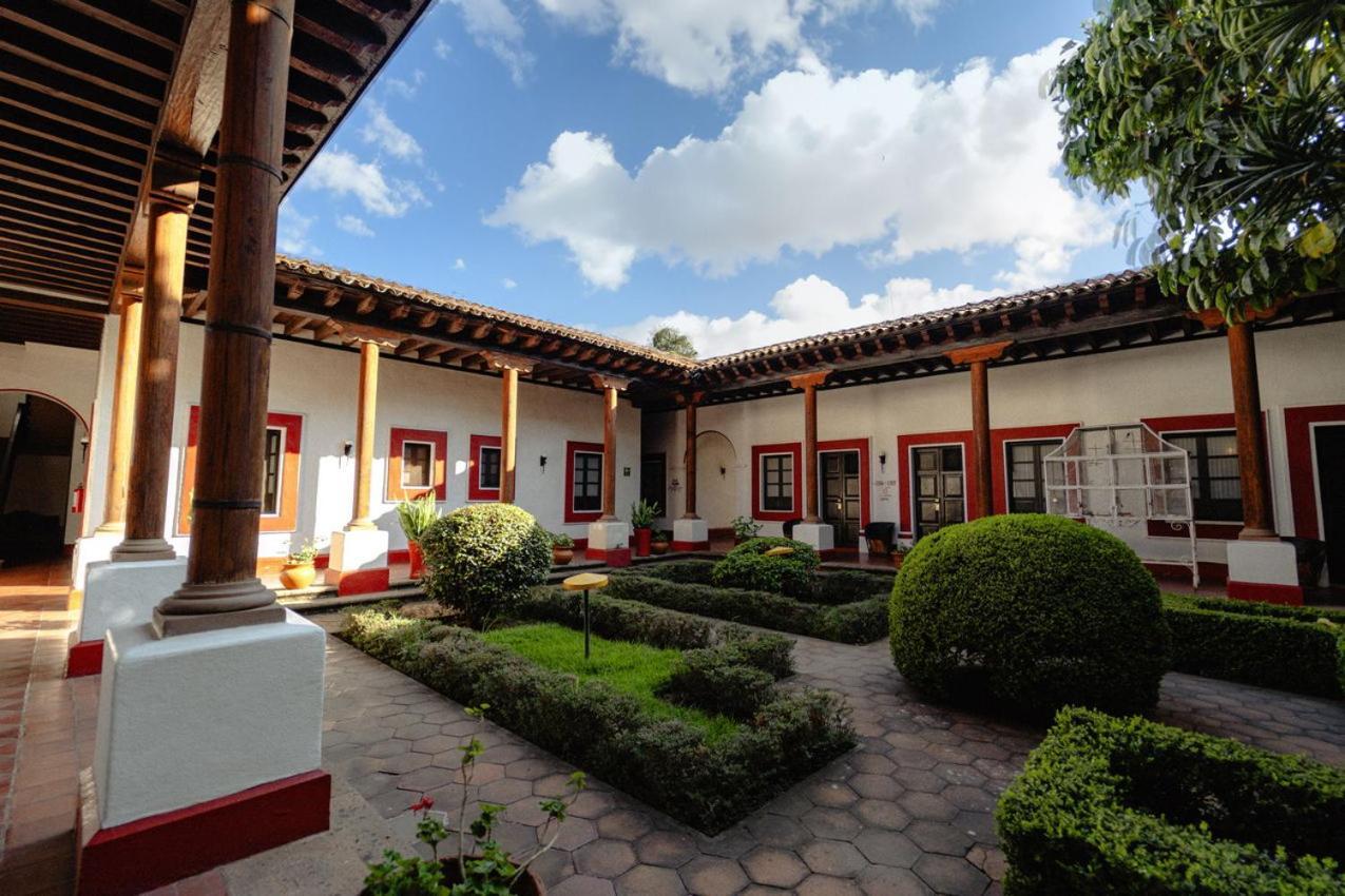 Best Western Plus Posada De Don Vasco Patzcuaro Exterior photo The patio of the house