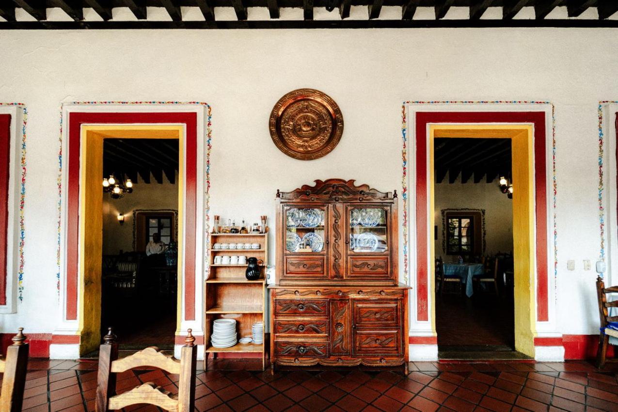 Best Western Plus Posada De Don Vasco Patzcuaro Exterior photo Interior of the house