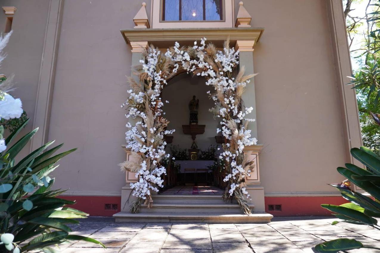 Best Western Plus Posada De Don Vasco Patzcuaro Exterior photo The entrance to the church