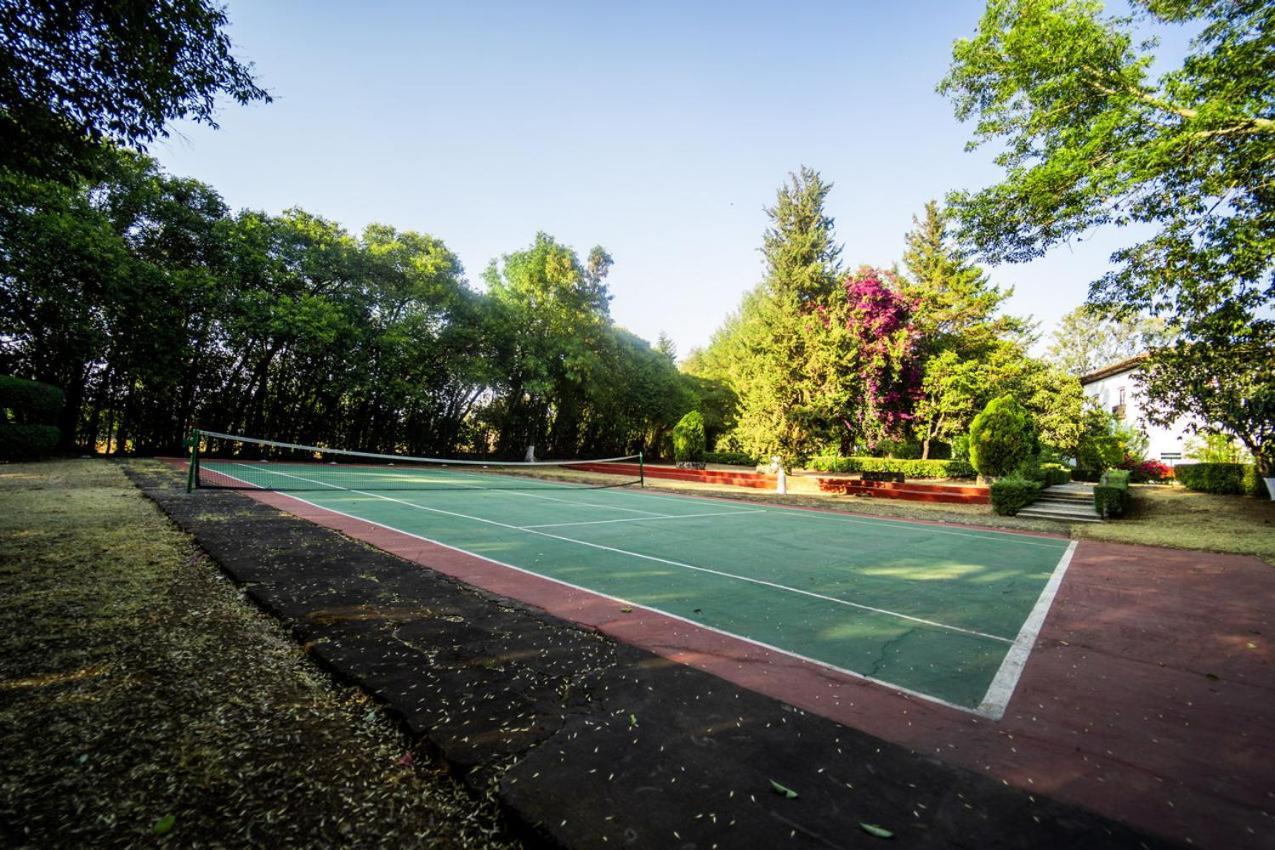 Best Western Plus Posada De Don Vasco Patzcuaro Exterior photo Tennis courts at the University of Nottingham